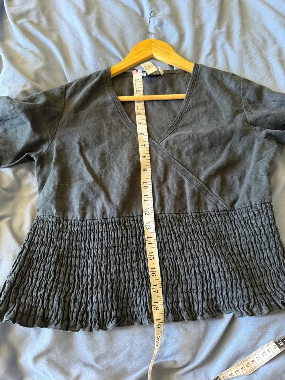 Ann Taylor LOFT Black Linen Smocked Crossover Peplum Sleeve Blouse size 2 EUC - Picture 7 of 7
